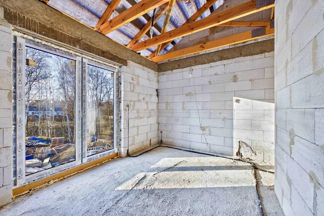 Sześć 2-kondygnacyjnych lokali, każdy z ogródkiem