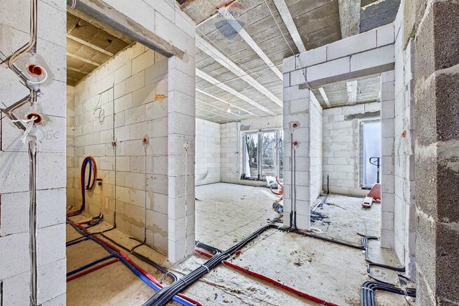 Nowoczesny dom z ogródkiem, w otulinie lasu