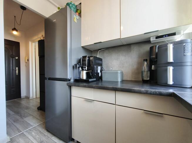 Atrakcyjna kawalerka z balkonem w dzielnicy Tysiąclecie