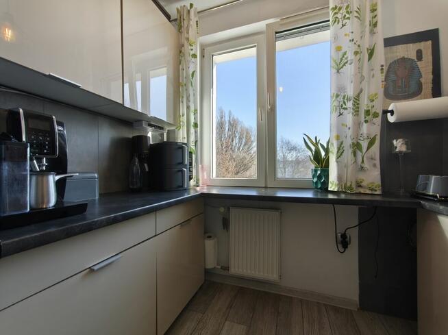 Atrakcyjna kawalerka z balkonem w dzielnicy Tysiąclecie