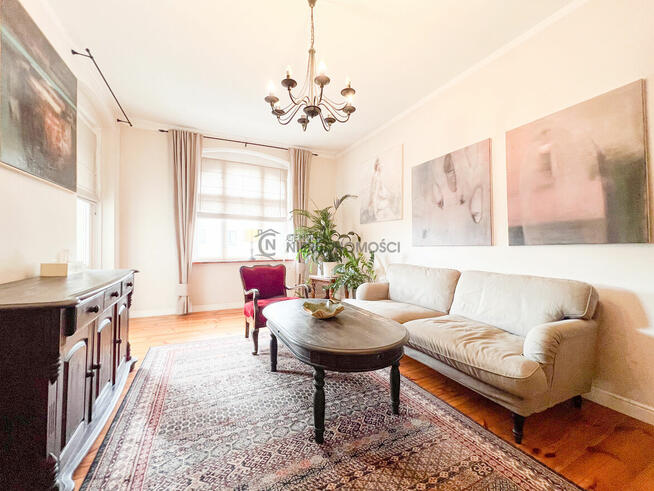 Klimatyczne 4-pokojowe mieszkanie w odrestaurowanej kamienic