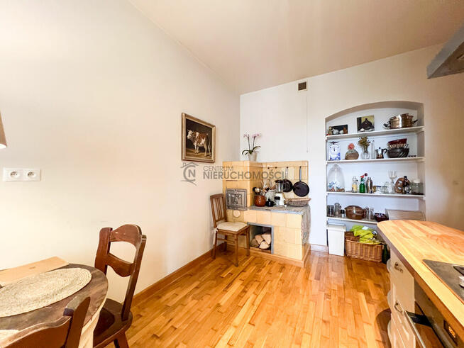 Klimatyczne 4-pokojowe mieszkanie w odrestaurowanej kamienic