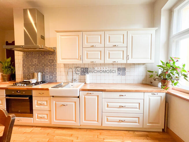 Klimatyczne 4-pokojowe mieszkanie w odrestaurowanej kamienic