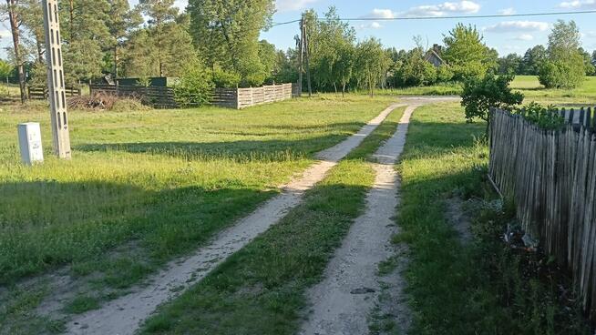 Sprzedam dużą działkę z rozpoczętą budową domu.