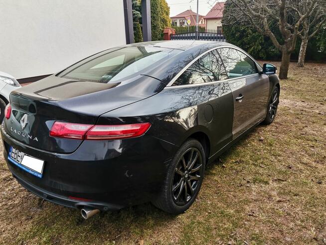 Renault Laguna coupe III z 2009 roku