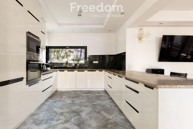 Dom z basenem w Łomiankach, 5 pokoi, działka 799m2