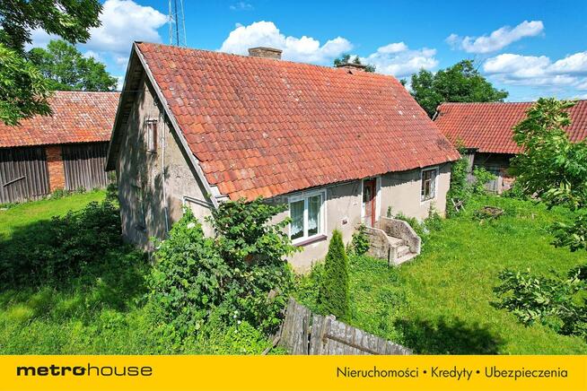 * Siedlisko z budynkami u stóp Szeskiej Góry *