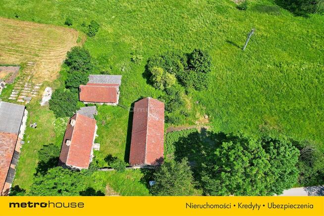 * Siedlisko z budynkami u stóp Szeskiej Góry *