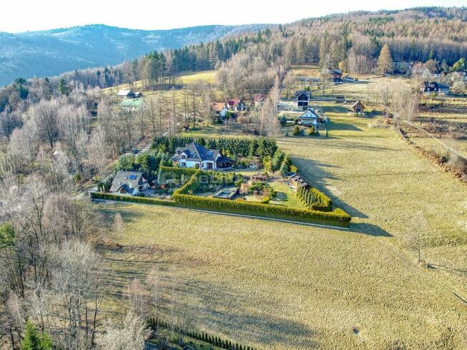 Własny raj z basenem, z widokiem na jezioro i góry