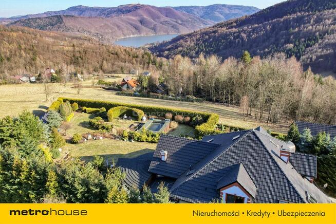 Własny raj z basenem, z widokiem na jezioro i góry