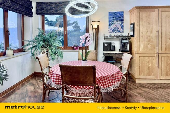 Własny raj z basenem, z widokiem na jezioro i góry