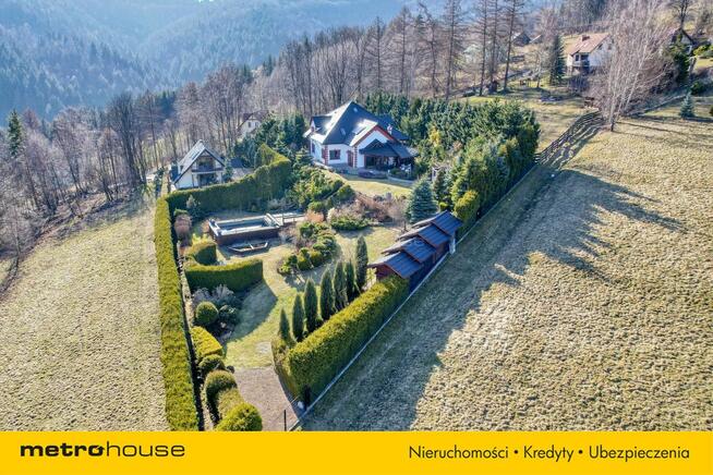 Własny raj z basenem, z widokiem na jezioro i góry