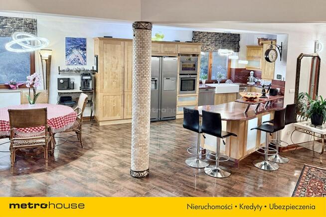 Własny raj z basenem, z widokiem na jezioro i góry