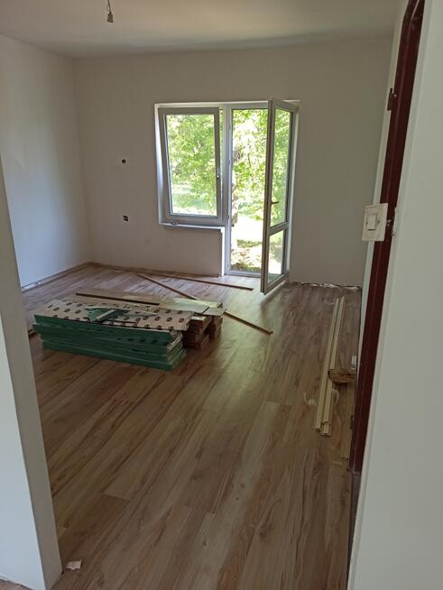 Dom piętrowy z dużą przestronną działką SPRZEDAM