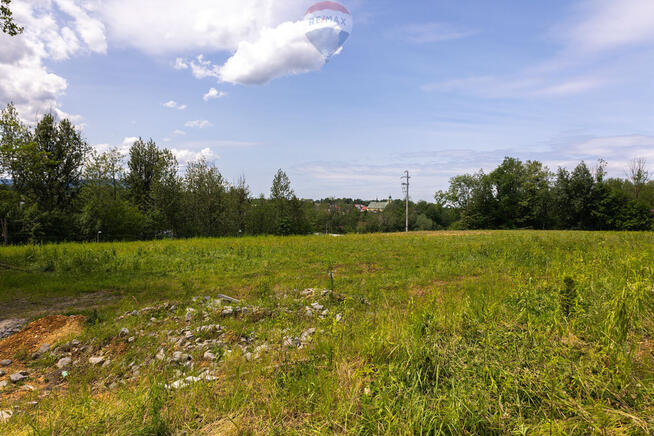 Działka, pozwolenie na 2 hale i biurowiec