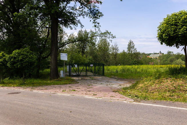 Działka, pozwolenie na 2 hale i biurowiec