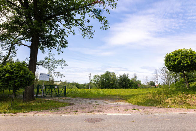 Działka, pozwolenie na 2 hale i biurowiec