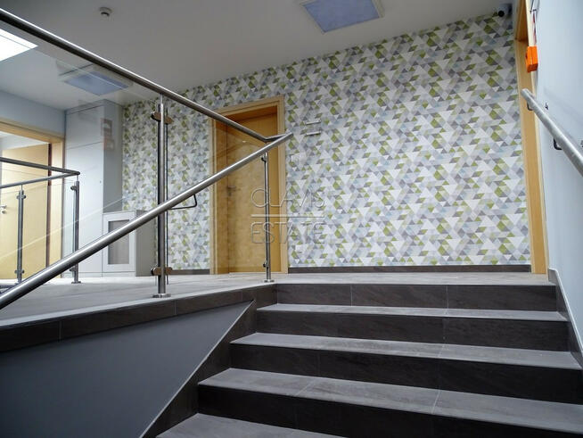 Lokal usługowy lub biuro w nowoczesnym budynku