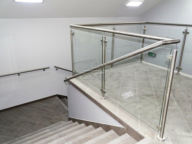 Lokal usługowy lub biuro w nowoczesnym budynku