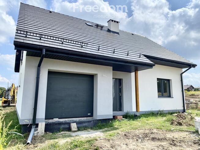 Dom piętrowy z garażem