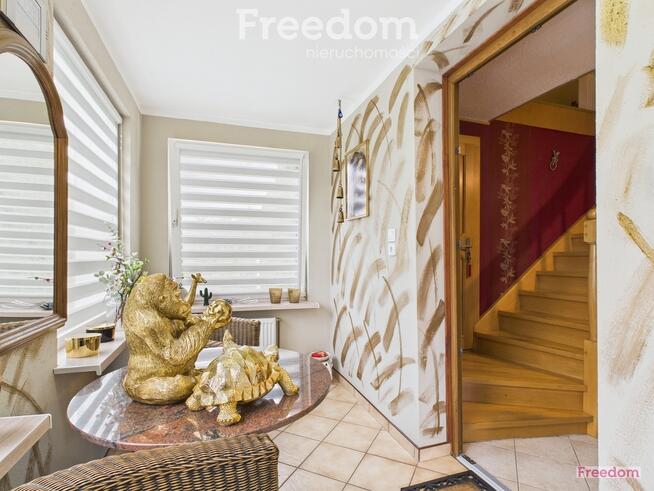 Dom z ogrodem 743 m², 2 garaże, strefa relaksu