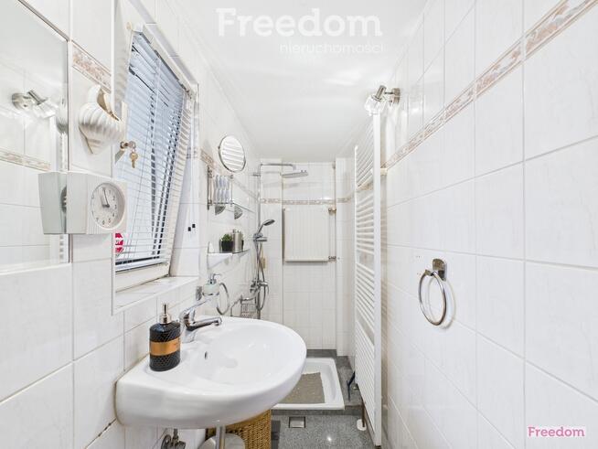 Dom z ogrodem 743 m², 2 garaże, strefa relaksu