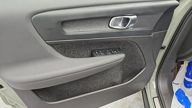 Volvo XC 40 73kWh P6 Recharge Core aut ! Z Polskiego Salonu ! Faktura VAT !