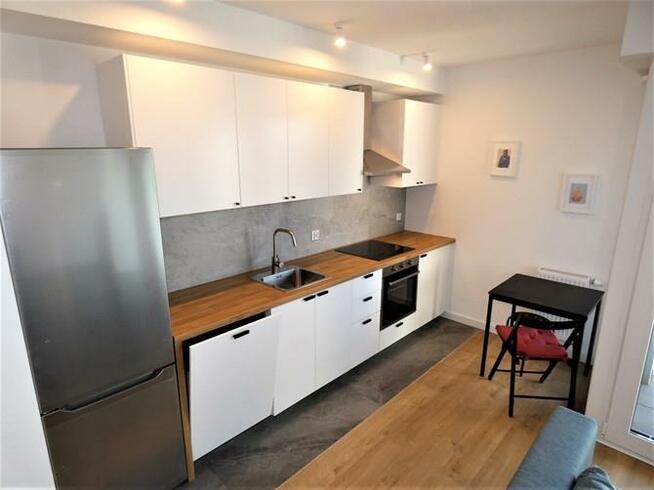 Lema 5, funkcjonalne 2 pokoje, mp. w garażu