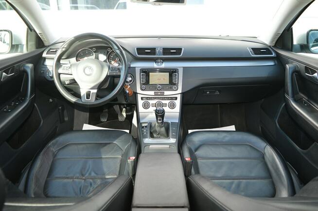 Volkswagen Passat 1.6 TDI Serwis Panoramadach Skóra Kamera Navi Bluetooth NOWE OPONY