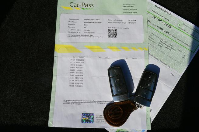 Volkswagen Passat 1.6 TDI Serwis Panoramadach Skóra Kamera Navi Bluetooth NOWE OPONY