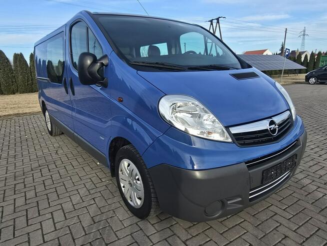 Opel Vivaro 2,5cdti 6 Osobowe,Klimatyzacja.Hak;Parktronic.Centralka.El.szyby.OKAZJ