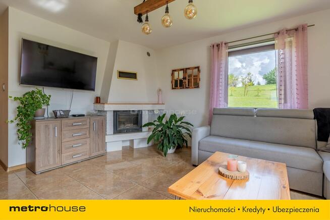 Sople, dom w pięknej okolicy nad jeziorem.