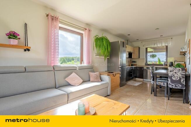 Sople, dom w pięknej okolicy nad jeziorem.