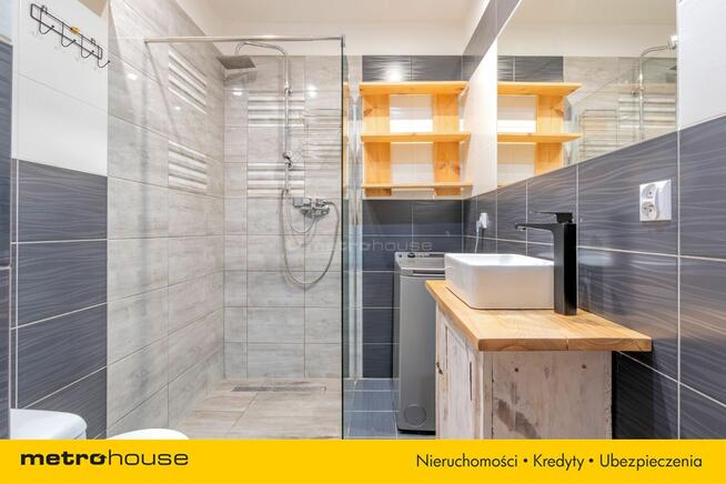 Sople, dom w pięknej okolicy nad jeziorem.