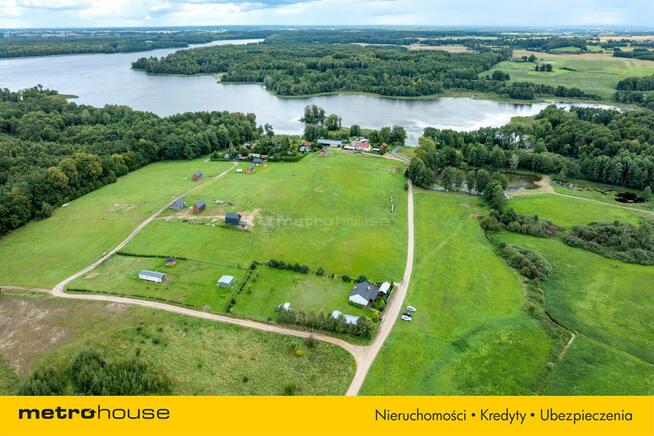 Sople, dom w pięknej okolicy nad jeziorem.