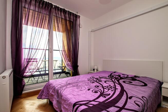 16 piętro, klimatyzacja, 2 miejsca post.