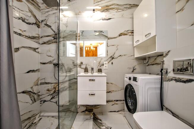 16 piętro, klimatyzacja, 2 miejsca post.