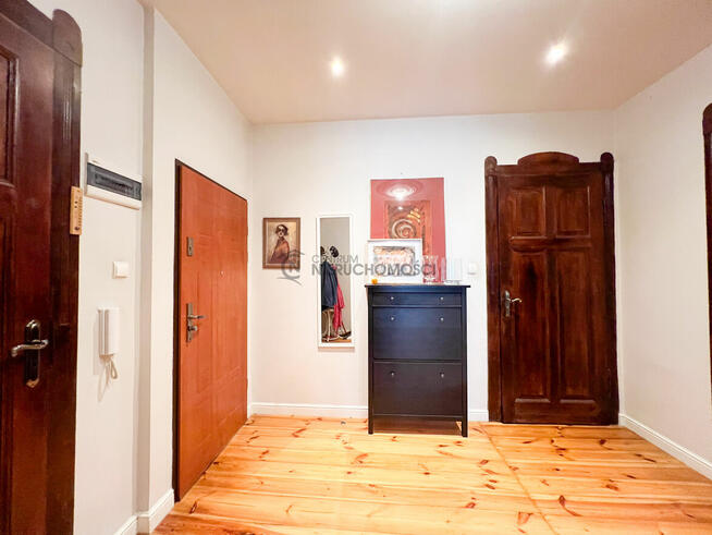 Klimatyczne 4-pokojowe mieszkanie w odrestaurowanej kamienic