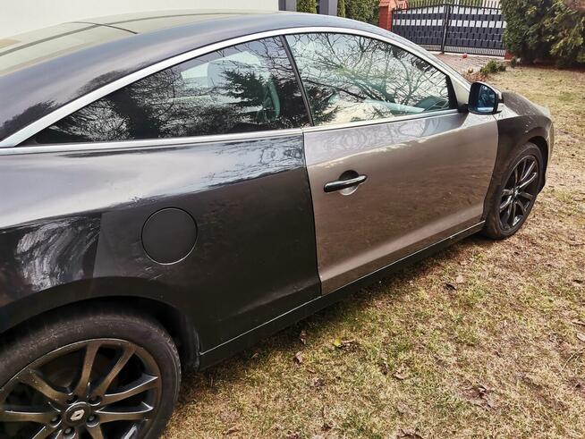 Renault Laguna coupe III z 2009 roku