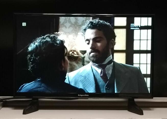 22 Cali Telewizor LED FULL HD DVB-T2 HEVC + HDMI+Upominek+Ku