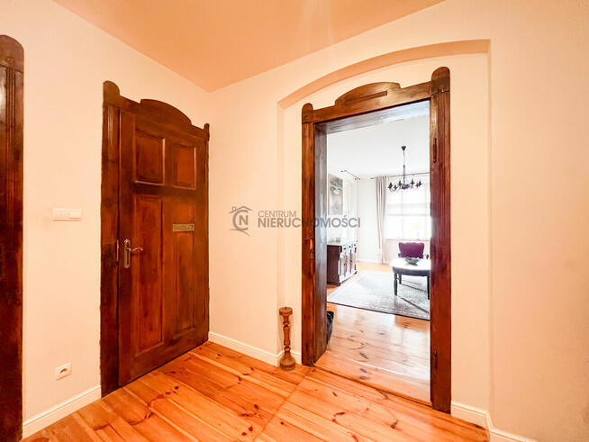 Klimatyczne 4-pokojowe mieszkanie w odrestaurowanej kamienic