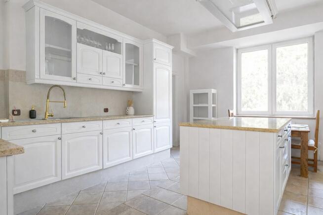 Renowacja i Lakierowanie Mebli, Drzwi, Frontów. Lakiernia Me