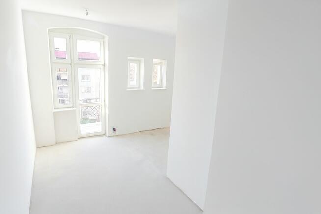 Wyremontowana słoneczna kawalerka z balkonem w centrum