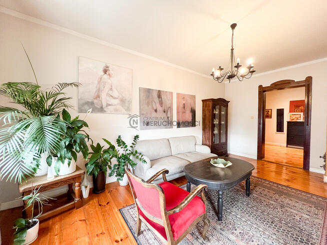 Klimatyczne 4-pokojowe mieszkanie w odrestaurowanej kamienic