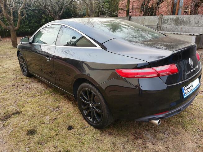 Renault Laguna coupe III z 2009 roku