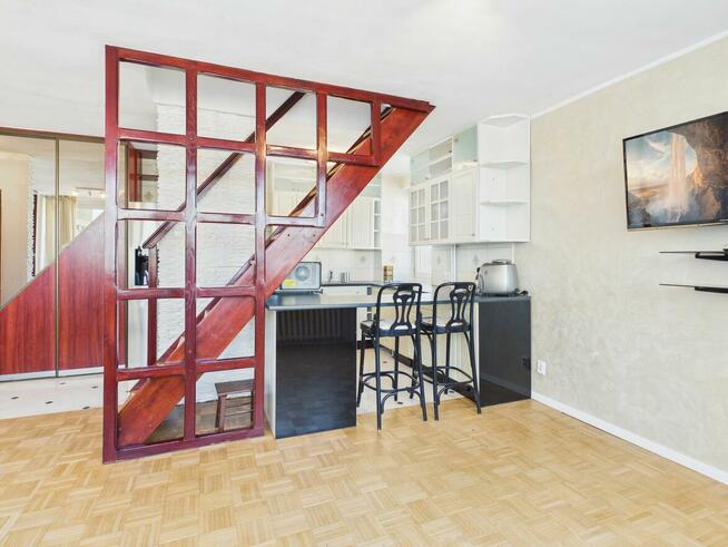 4 pokojowe zadbane mieszkanie z balkonem z panoramą W-wy