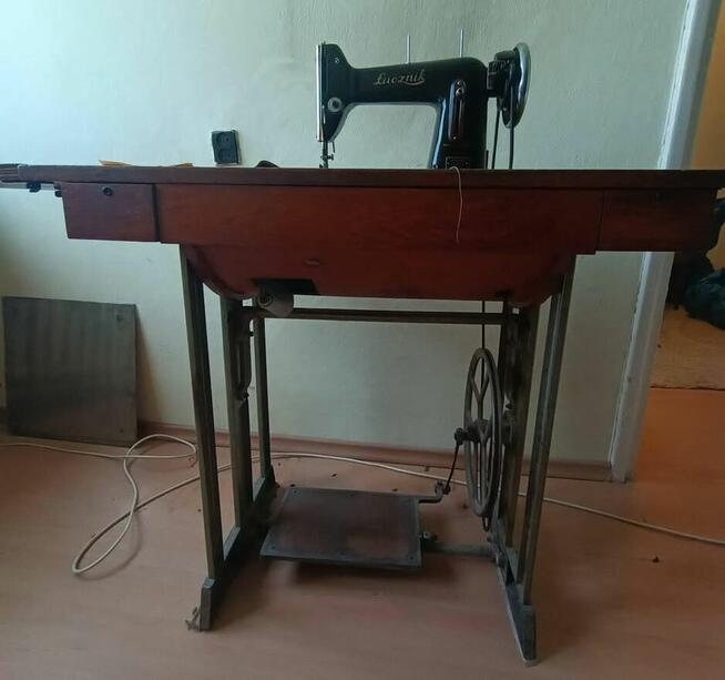Stojąca maszyna do szycia łucznik