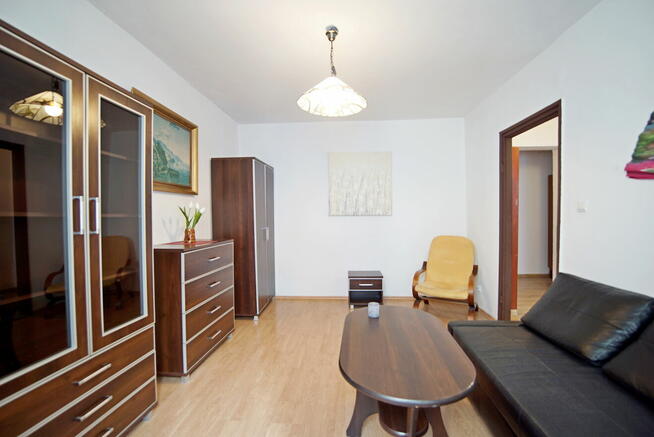 Przestronna kawalerka z oddzielną kuchnią w centrum, od 1.04