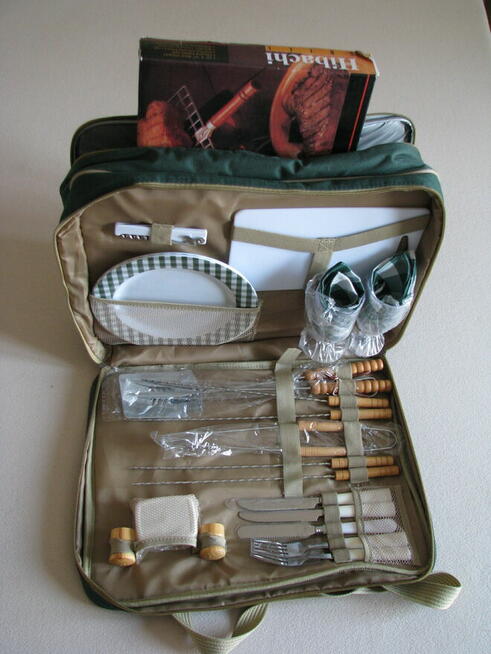 Zestaw grillowo - piknikowy z wyposażeniem + grill przenośny