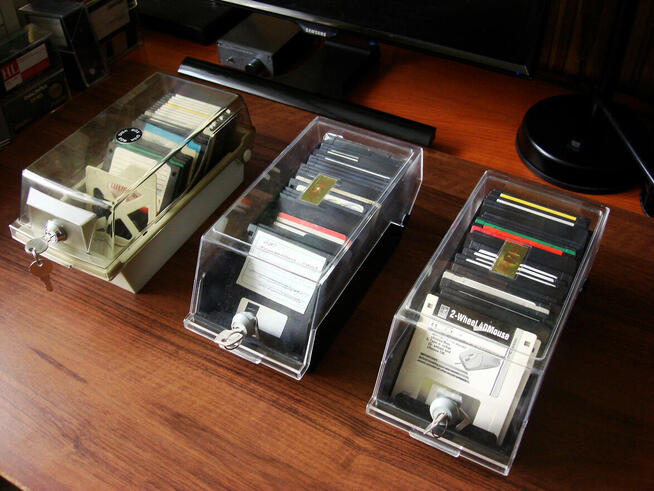 Pudełko na dyskietki 3,5” - 4 sztuki. 180 dyskietek 3.5” i 3